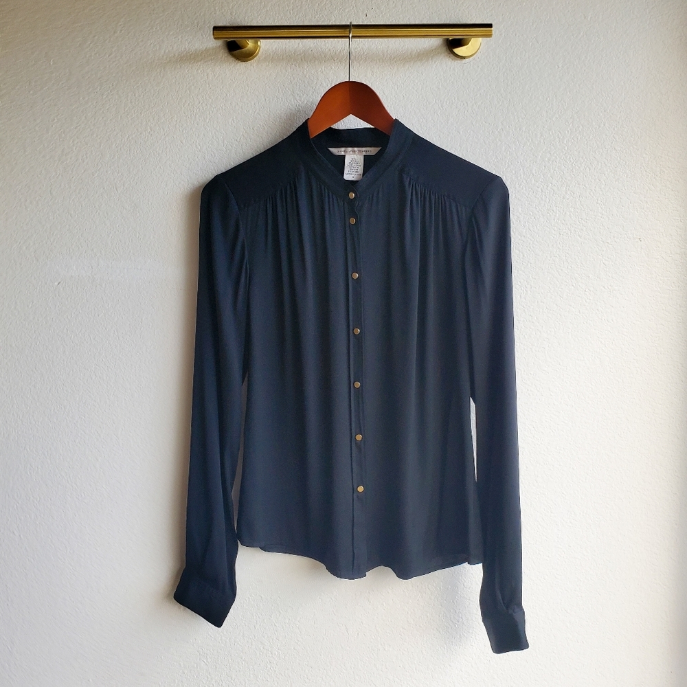 DVF | Black Shiny Gold Buttons silk blouse!